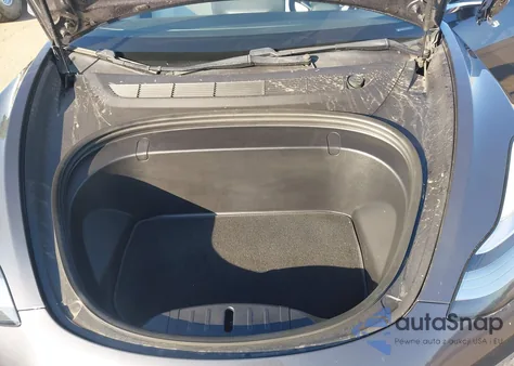 2018 Tesla Model 3 Long Range/Performance z USA, uszkodzony, nr VIN 5YJ3E1EB3JF116178